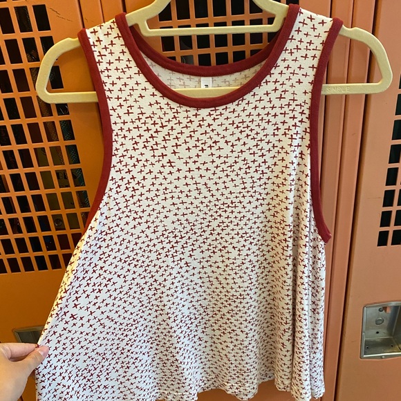 Very soft, loose-fitting, red and white tank top - Picture 3 of 3